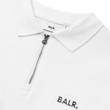 "Camiseta Polo BALR Regular Fit de color blanco con cierre de color negro en la parte frontal."