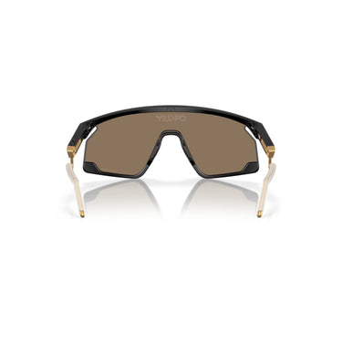 "Gafas Oakley Bxtr Metal con montura de color negro y lentes prizm 24k."