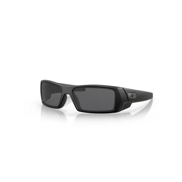 "Gafas Oakley Gascan cuadradas con montura de color negro mate y lentes gris que adicionan armonía."