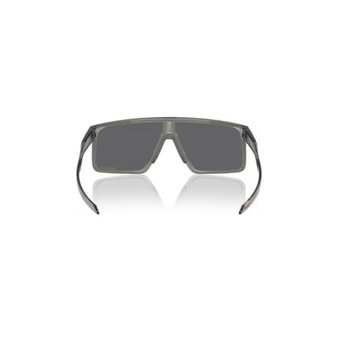 "Gafas de sol con montura gris y detalles en los laterales: Un diseño elegante y sofisticado que destaca en cualquier ocasión."