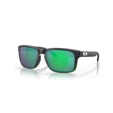 "Gafas de sol con montura negra y lentes verdes reflectantes. Diseño rectangular con bordes redondeados y un logotipo blanco en la patilla derecha."