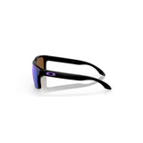 "Gafas Oakley Holbrook con montura negro mate y lentes que contrastan perfectamente, de color prizm violet."