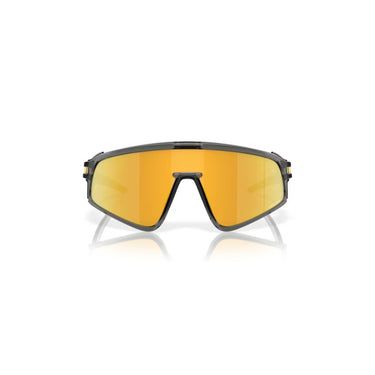 "Gafas de sol deportivas con lentes de color amarillo y montura negra: Diseñadas para ofrecer una visión clara y protección en cualquier actividad al aire libre."