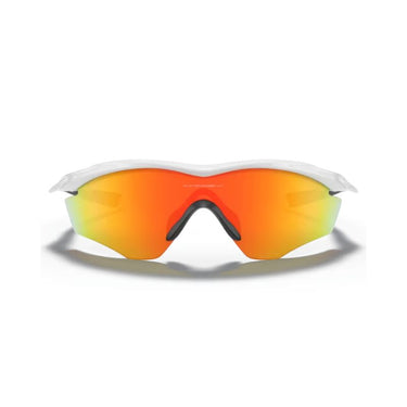 "Gafas de sol deportivas con lentes de color naranja y montura blanca."