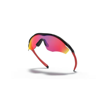 "Gafas de sol modernas con protección UV y lentes en tonos rojos y amarillos: Combinan un diseño atractivo con la máxima protección solar."