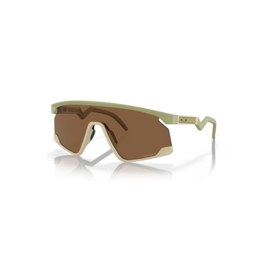 "Gafas Oakley con montura prizm bronze claro y lentes marrones. Perfectas para actividades al aire libre con estilo."