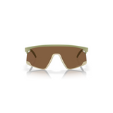 "Gafas Oakley con montura prizm bronze claro y lentes marrones. Perfectas para actividades al aire libre con estilo."