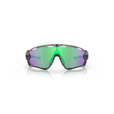 "Gafas Oakley con lente envolvente degradada de verde a púrpura, marco negro ligero y detalles transparentes."