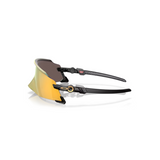 "Gafas Oakley con marco de color negro púlido y gafas de color amarillo prizm 24k"