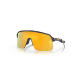 "Gafas Oakley Sutro Lite con montura de color carbono mate y lentes prizm 24k."