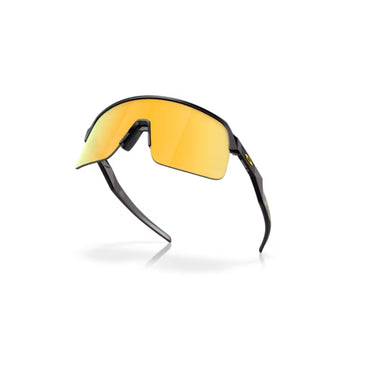 "Gafas de sol con lentes envolventes amarillas y patillas ajustables: Ofrecen comodidad y máxima protección UV, ideales para cualquier actividad al aire libre."