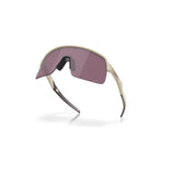 "Gafas de sol con lentes púrpura y montura beige ergonómica: Combina la funcionalidad deportiva con un diseño moderno y atractivo."