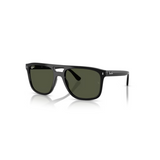 "Gafas Ray-Ban con marco de color negro y lentes de color verde"