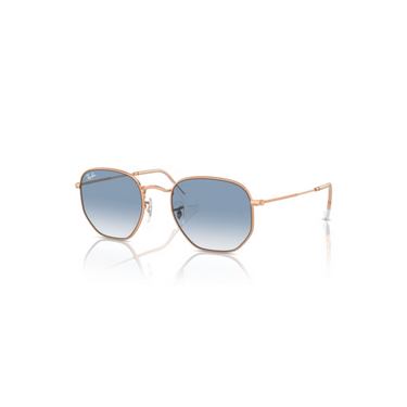 "Gafas Ray-Ban con montura de color oro rosa y lentes de color azul transparente."