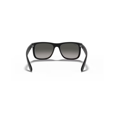 "Gafas Ray-Ban con marco de color negro y lentes de color gris oscuro"