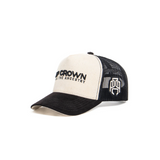 "Gorra Ap Crown Ra de color crema y negro, con estampado en la parte delantera, al costado y trasera"