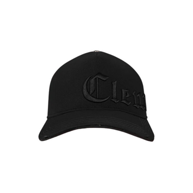 "Gorra Clemont color negra con texto grande"