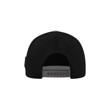 "Gorra Clemont color negra con texto grande"