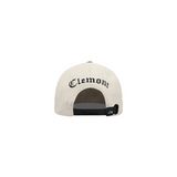 "Gorra Clemont Marte Nude con texto y estrellas en la parte frontal de color negro"