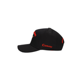 "Gorra Clemont Nettuno Negro con estampado de insecto y texto de color rojo en la parte frontal."