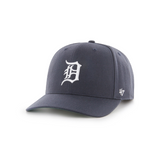 "Gorra Detroit Tigers 47 de color navy y el logotipo en blanco estampado en la parte frontal."