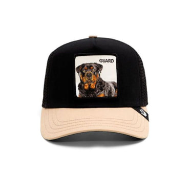 Gorra estilo trucker con diseño bordado de un perro guardián, ideal para amantes de los animales y la moda casual."