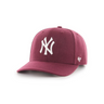 "Gorra 47 New York de los Yankees de color rojo vinotinto, con el logotipo del equipo en la parte frontal."