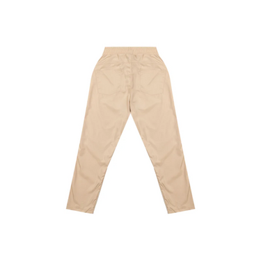 "Pantalón Ap Crown Raised de color beige con el logotipo de la marca estampado en la parte frontal."