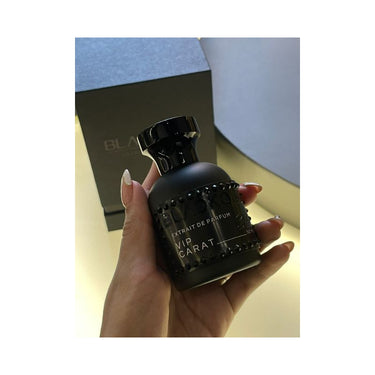 "perfume blackoud en color negro "
