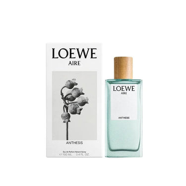 "perfuem loewe color verde y caja blanca con negro"